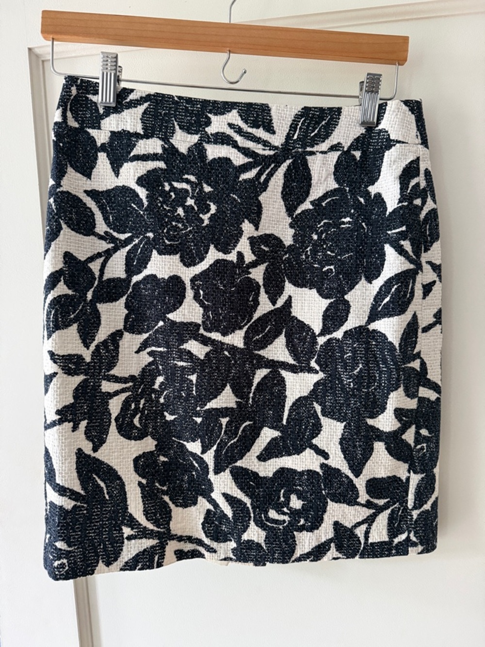Ann Taylor Black and White Floral Pencil Skirt